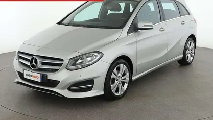 Usata Mercedes B180 110 CV (80 kW) 2017 Argento Monovolume