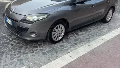 Usata Renault Mégane GrandTour 110 CV (80 kW) 2011 Grigio Station wagon
