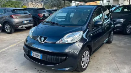 Usata Peugeot 107 68 CV (50 kW) 2007 Blu Utilitaria