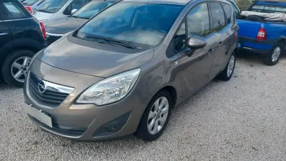 Usata Opel Meriva Cosmo 110 CV (80 kW) 2011 Grigio Monovolume