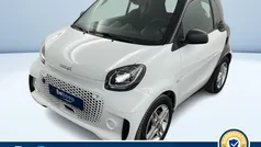 Valkoinen Käytetty 2022 Smart ForTwo Electric Drive Pure Sedan | 12.300 € (Perustarjous)