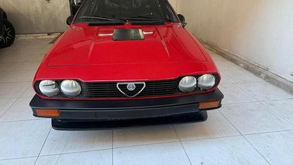 Begagnad Alfa Romeo GTV 160 HK (117 kW) 1986 Röd Sportkupé