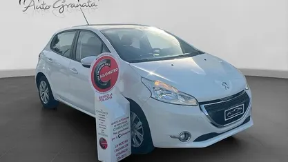 Bianco Usata 2014 Peugeot 208 Allure Due volumi | 5490 € (Ottimo prezzo)