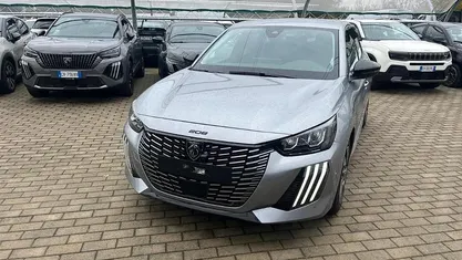 Usata Peugeot 208 Allure 101 CV (74 kW) 2024 Utilitaria
