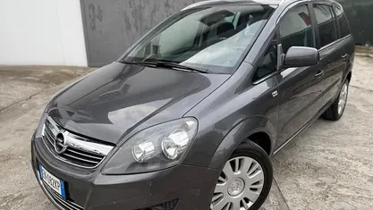 Usata Opel Zafira 150 CV (110 kW) 2012 Grigio Monovolume
