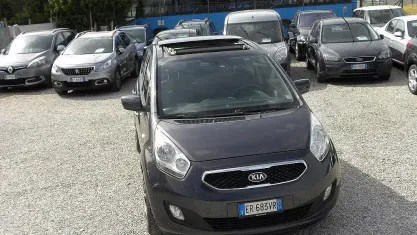 Usata Kia Venga 90 CV (66 kW) 2013 Nero Utilitaria