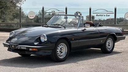 Begagnad Alfa Romeo Spider Veloce 128 HK (94 kW) 1983 Svart Cab