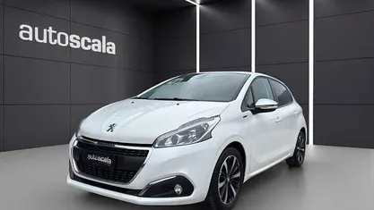 Usata 2020 Peugeot 208 Signature Sky Utilitaria | 12.490 € (Buon prezzo)