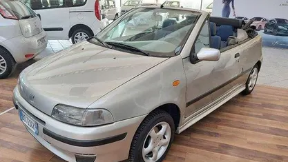 Usata Fiat Punto Cabriolet 60 CV (44 kW) 1999 Argento Cabrio