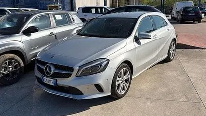 Usata Mercedes A180 109 CV (80 kW) 2017 Grigio Utilitaria
