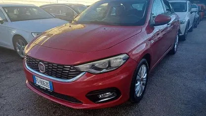 Rosso Usata 2017 Fiat Tipo Lounge Tre volumi | 5900 € (Super prezzo)