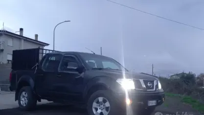 Usata Nissan Navara SE 171 CV (125 kW) 2006 Bluazzurro Pick-up