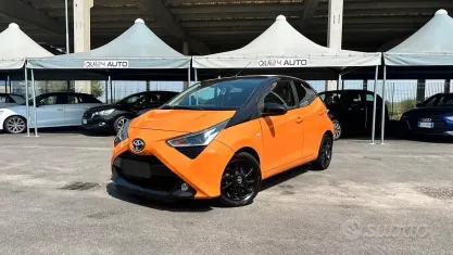 Usata Toyota Aygo 72 CV (52 kW) 2019 Arancione Utilitaria