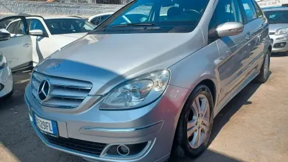 Usata Mercedes B180 109 CV (80 kW) 2008 Argento Monovolume