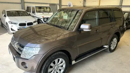 Usata Mitsubishi Pajero Instyle 200 CV (147 kW) 2010 Marrone SUV