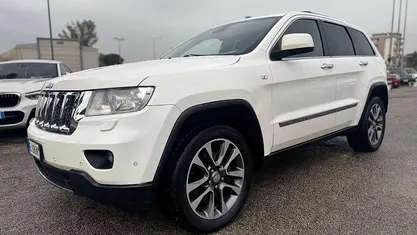 Bianco Usata 2011 Jeep Grand Cherokee Overland SUV | 8900 € (Buon prezzo)