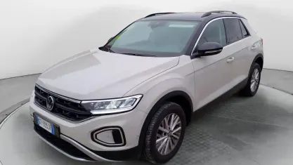 Usata VW T-Roc Life 110 CV (80 kW) 2024 Beige SUV