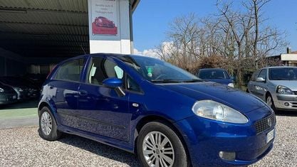 Usata Fiat Grande Punto Dynamic 90 CV (66 kW) 2008 Blu Utilitaria