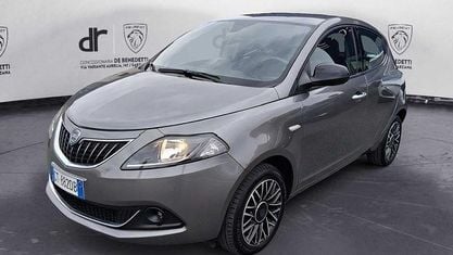 Usado Lancia Ypsilon S 69 CV (50 kW) 2024 Gris Utilitario