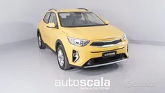 Giallo metallizzato Usata 2022 Kia Stonic Urban SUV | 13.490 € (Ottimo prezzo)