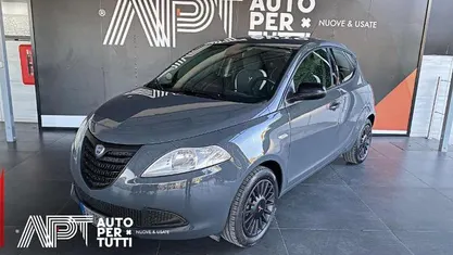 Usata 2014 Lancia Ypsilon Utilitaria | 7500 € (Cara)