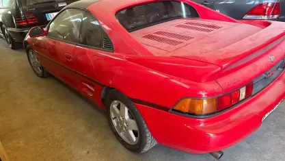 Begagnad Toyota MR2 GT 156 HK (114 kW) 1993 Röd Cab