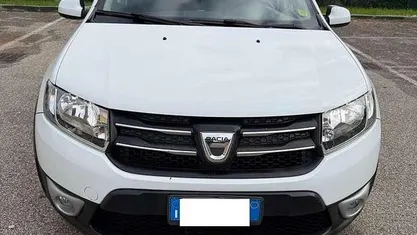 Bianco Usata 2016 Dacia Sandero Stepway Tre volumi | 6950 € (Buon prezzo)