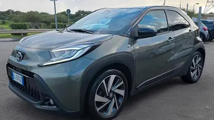 Usata Toyota Aygo X Lounge 72 CV (52 kW) 2023 Grigio SUV