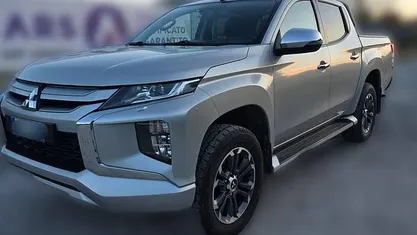 Usata Mitsubishi L200 150 CV (110 kW) 2022 Argento Pick-up