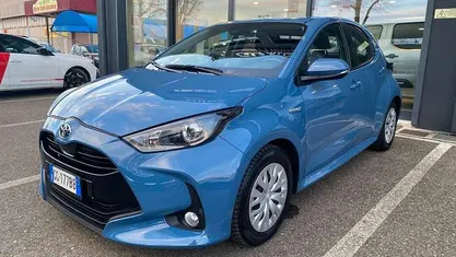 Usata Toyota Yaris Hybrid Business Edition 92 CV (67 kW) 2021 Blu Berlina