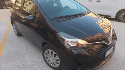 Usata Toyota Yaris Active 90 CV (66 kW) 2014 Nero Utilitaria