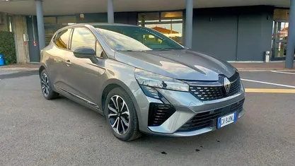 Grigio Usata 2024 Renault Clio V Techno Due volumi | 15.500 € (Buon prezzo)