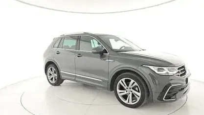 Usata VW Tiguan R-line 150 CV (110 kW) 2023 Grigio scuro SUV