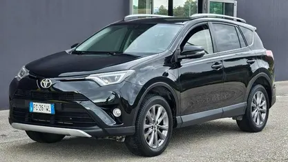 Usata 2016 Toyota RAV4 Lounge SUV | 16.300 € (Buon prezzo)