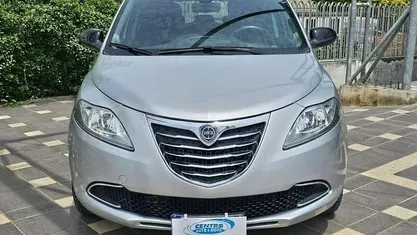 Argento Usata 2012 Lancia Ypsilon Silver Due volumi | 7500 € (Cara)