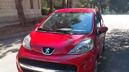 Usata Peugeot 107 68 CV (50 kW) 2010 Rosso Utilitaria
