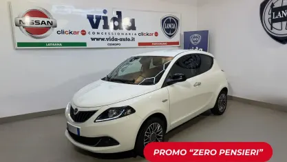 Begagnad Lancia Ypsilon Gold 69 HK (50 kW) 2022 Vit Halvkombi