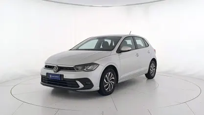Usata VW Polo Life 95 CV (69 kW) 2023 Reflex silver metallizzato Utilitaria