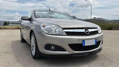 Beige Usata 2008 Opel Astra Cabriolet Cabrio | 6100 € (Buon prezzo)