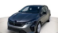 Grigio Nuova 2024 Renault Clio V Evolution | 17.600 € (Buon prezzo)