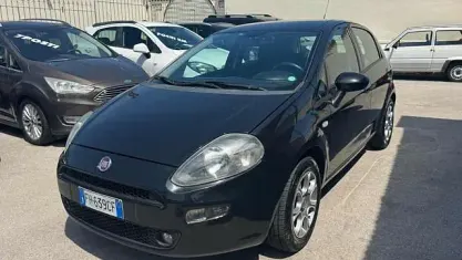 Usata Fiat Punto Lounge 69 CV (50 kW) 2017 Nero Utilitaria