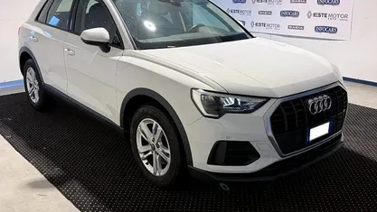 Käytetty Audi Q3 Business 150 HP (110 kW) 2020 Valkoinen Katumaasturi