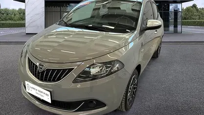 Usata Lancia Ypsilon 69 CV (50 kW) 2022 Grigio Utilitaria