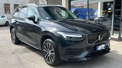 Usata Volvo XC90 Momentum 235 CV (172 kW) 2021 Grigio metallizzato SUV