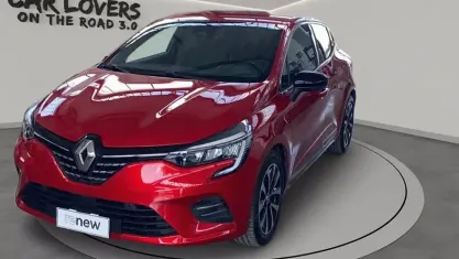 Usata Renault Clio Techno 145 CV (106 kW) 2023 Nnp rosso passion Utilitaria