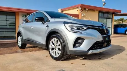 Usata Renault Captur Business 116 CV (85 kW) 2020 Argento SUV