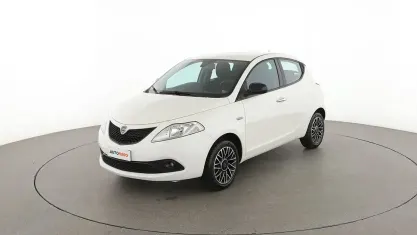 Usata Lancia Ypsilon Gold 70 CV (51 kW) 2019 Bianco Utilitaria
