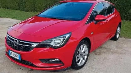 Usata Opel Astra Innovation 136 CV (100 kW) 2016 Rosso Berlina