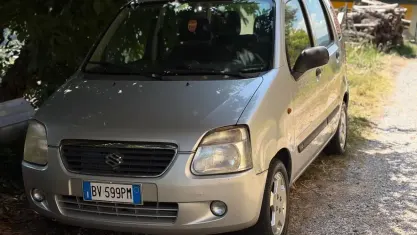Usata Suzuki Wagon R+ 76 CV (55 kW) 2001 Argento Monovolume