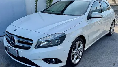 Bianco Usata 2015 Mercedes A180 Tre volumi | 9900 € (Ottimo prezzo)